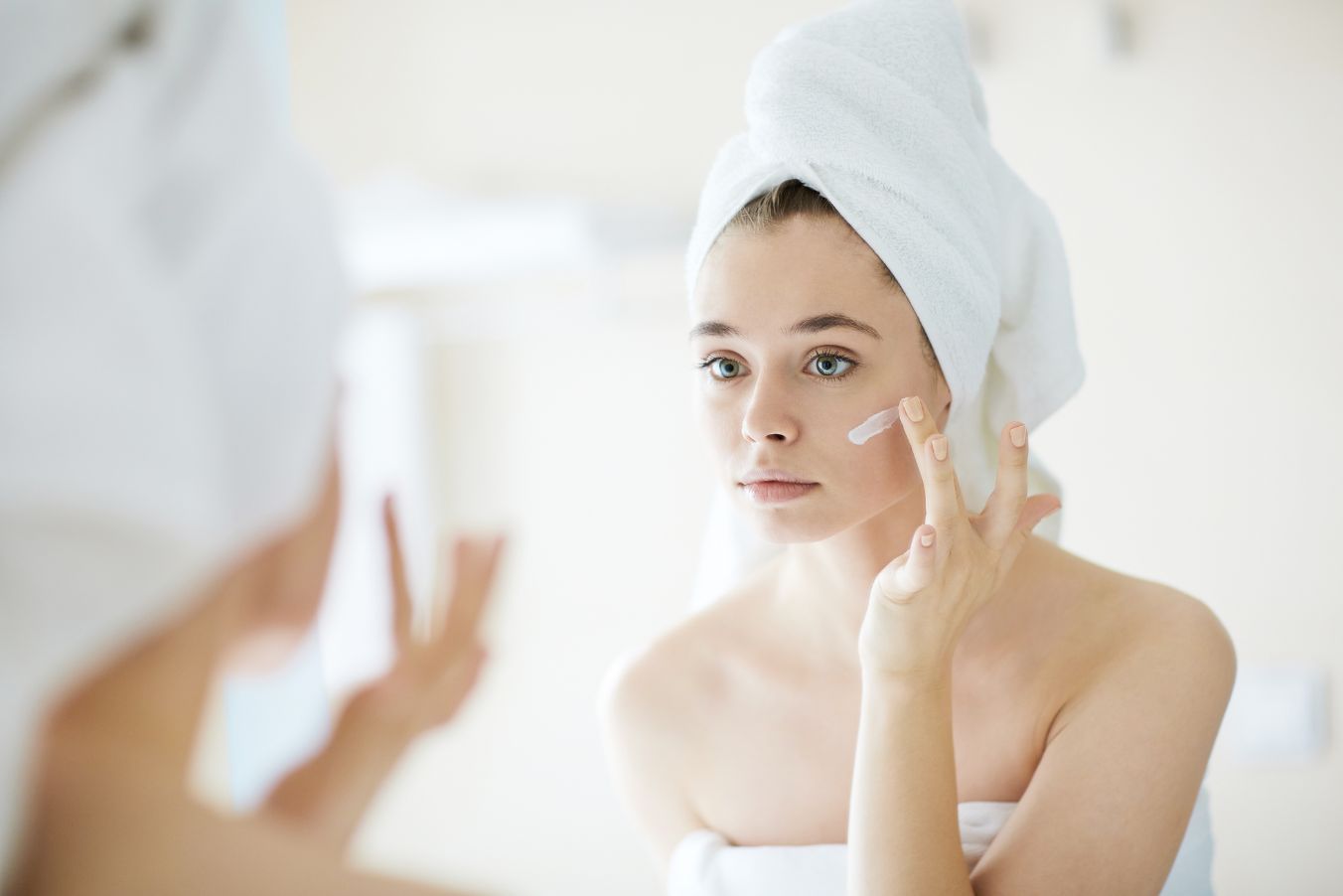 Poškození kožní bariéry značně přispívá ke zvýšené citlivosti pleti.